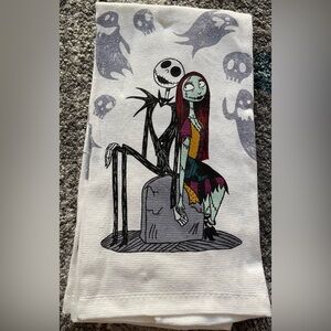 NWT.. Disney Nightmare Before Christmas 🎄 set of 2 kitchen towels